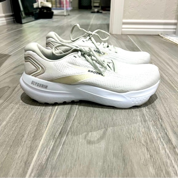 Brooks Ivory Athletic Sneakers - Picture 1 of 4